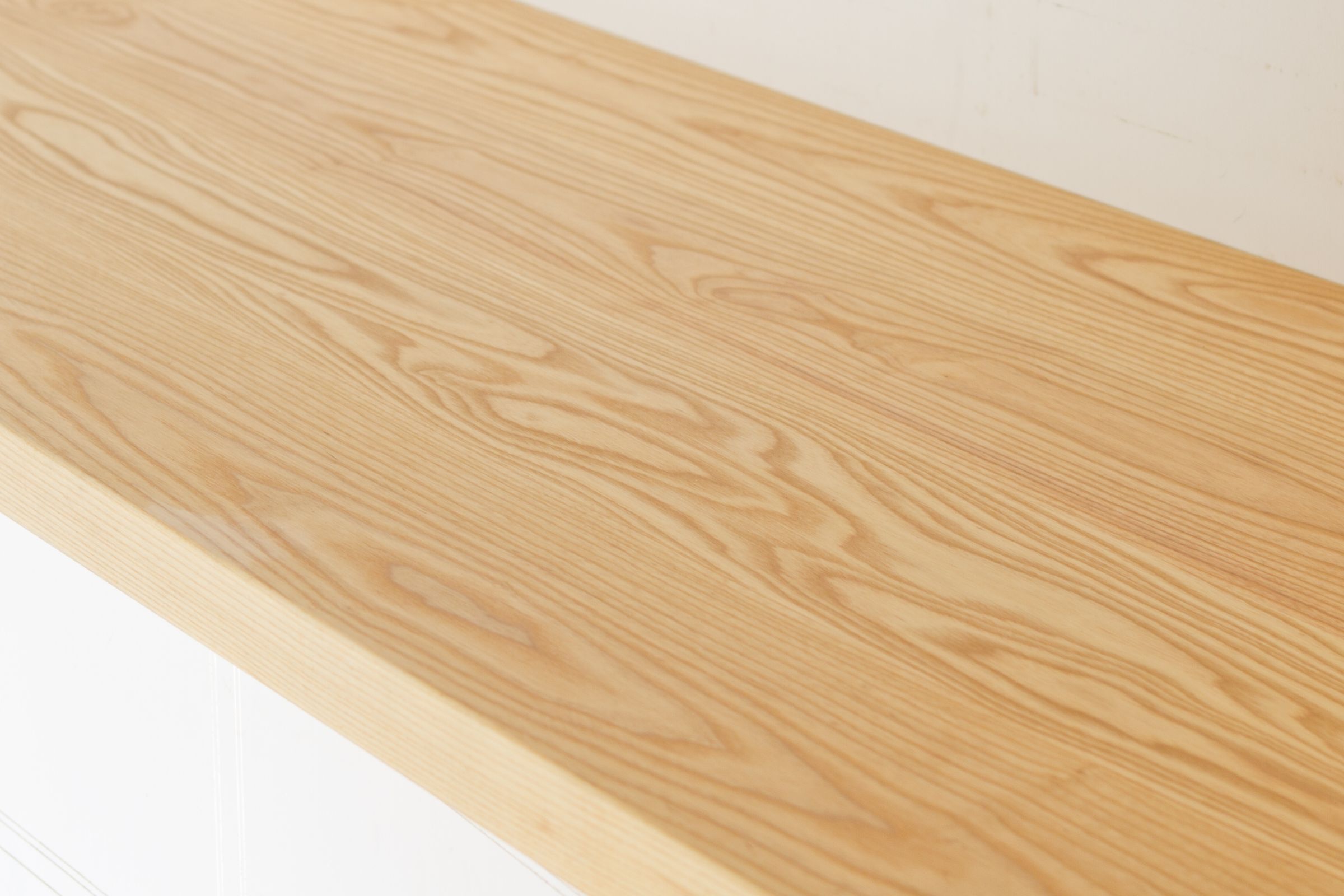 Pale North American ash worktop with loose flowing grain and subtle sheen